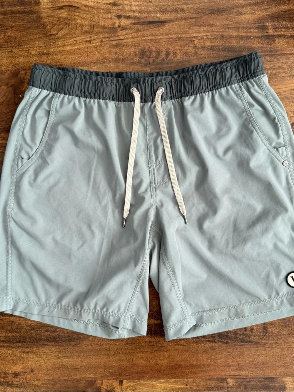 Vuori Men's Large Kore Shorts Green/Gray